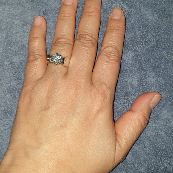 Elegant & Radiant Sparkling Vintage 925 Sterling Silver White Zircon Ring - Picture 4 of 14
